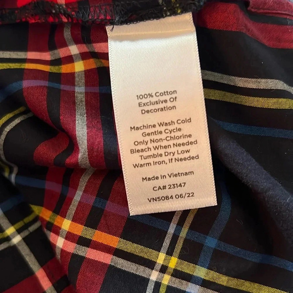 TALBOTS Petite Women’s Split-Neck Tunic Blouse Top Red Cabin Plaid Velvet - Picture 10 of 14